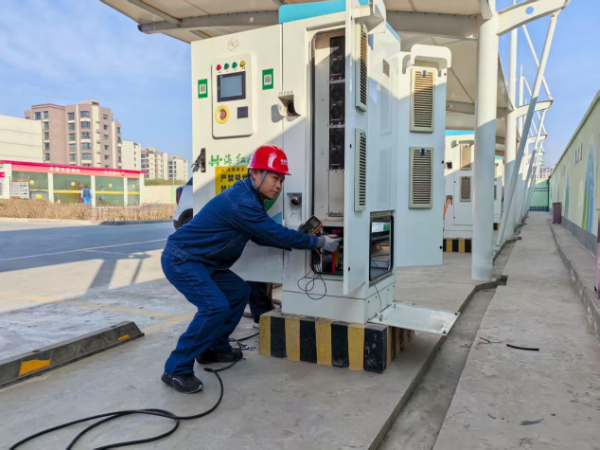 918博天堂官方网站国网武威供电公司：巡检充电桩 护航归程路