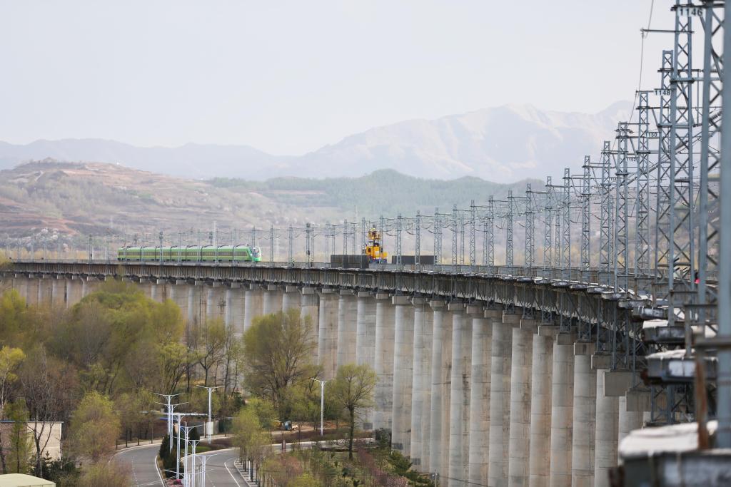 兰渝铁路甘肃段：接触网集中修作业保安全