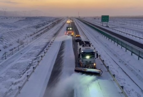 护航春运 甘肃公路部门保畅忙除雪