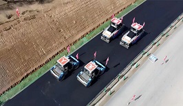 甘肃省首次实现沥青路面摊铺“无人驾驶”