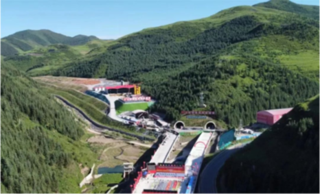 蘭石建設公司承接的甘肅最長公路隧道鋼箱梁工程制造項目即將架設安裝