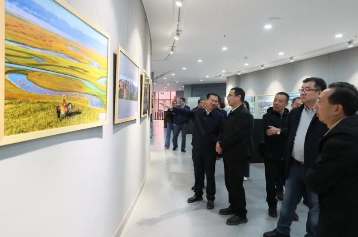 “海河情深 恩泽草原”吉祥甘南书画摄影作品在天津开展